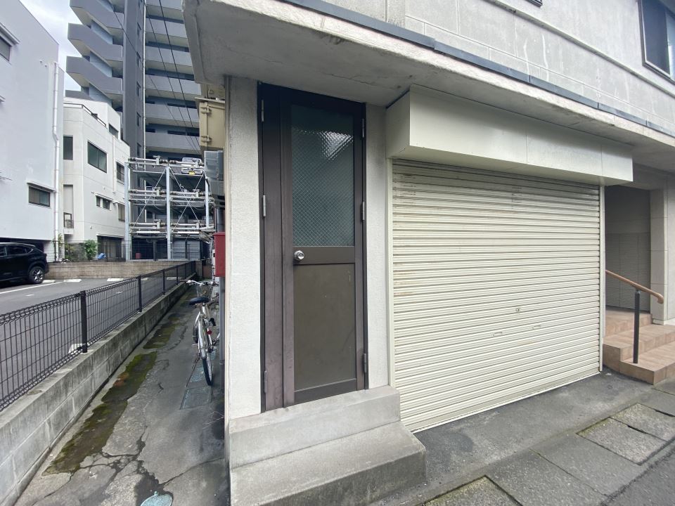 山下アパート（易居町） エントランス