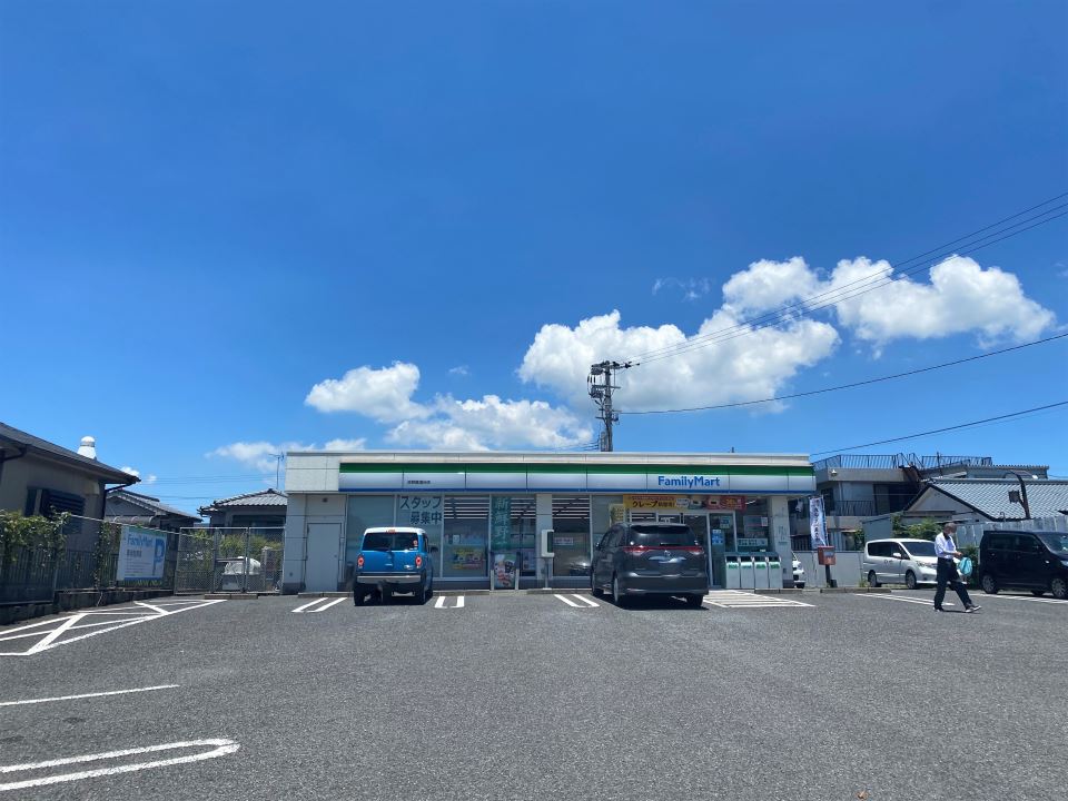 サルヴァトーレ吉野３号棟 コンビニ