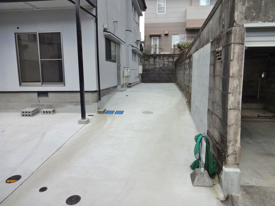 東和荘 駐車場