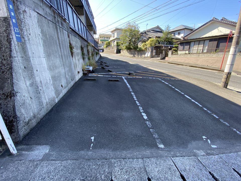 Ｔ．サン若葉 駐車場