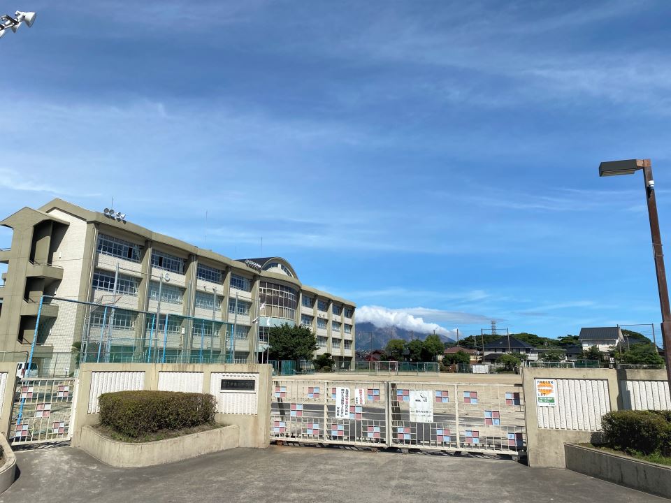 サルヴァトーレ伊敷 中学校