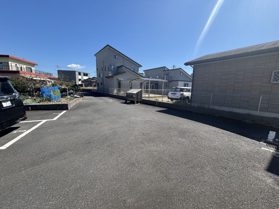 ウイングハイツ 駐車場