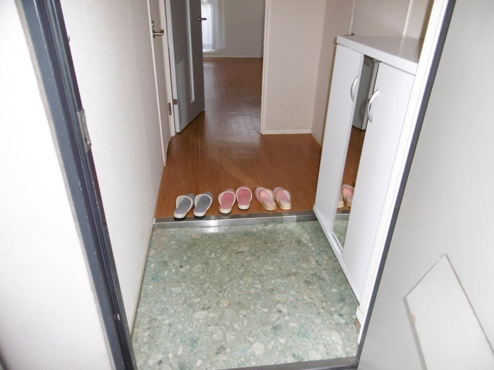 エミール上本町 玄関