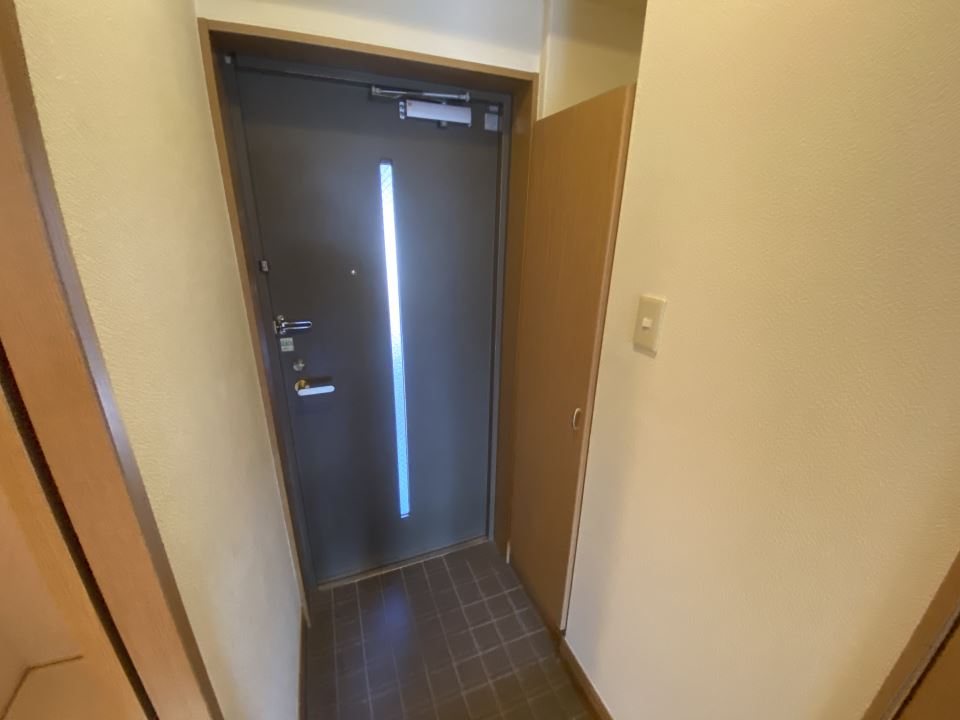 川商鹿大前ビル 玄関