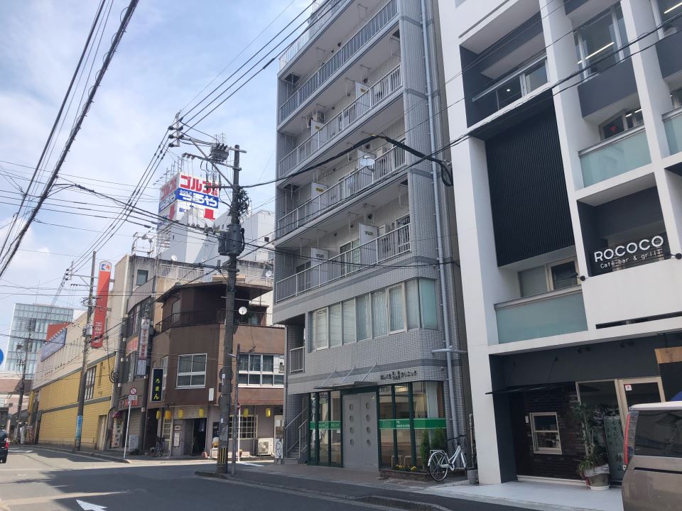 惟神いづろビル 外観