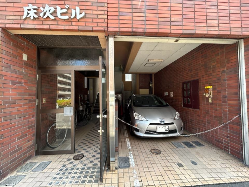 床次ビル エントランス