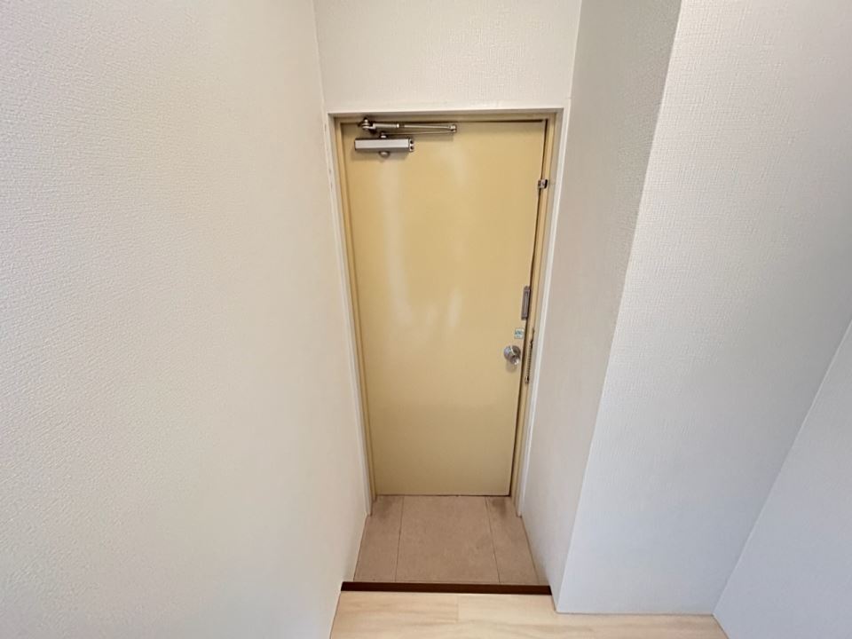 床次ビル 玄関
