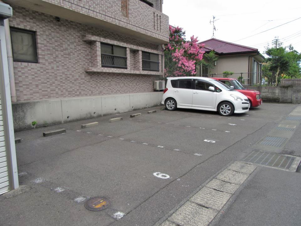 ユーマンハイツ 駐車場