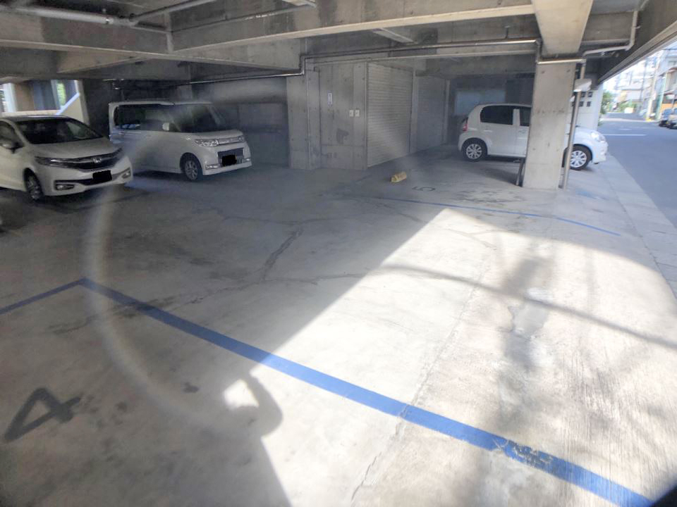 水溜ビル 駐車場