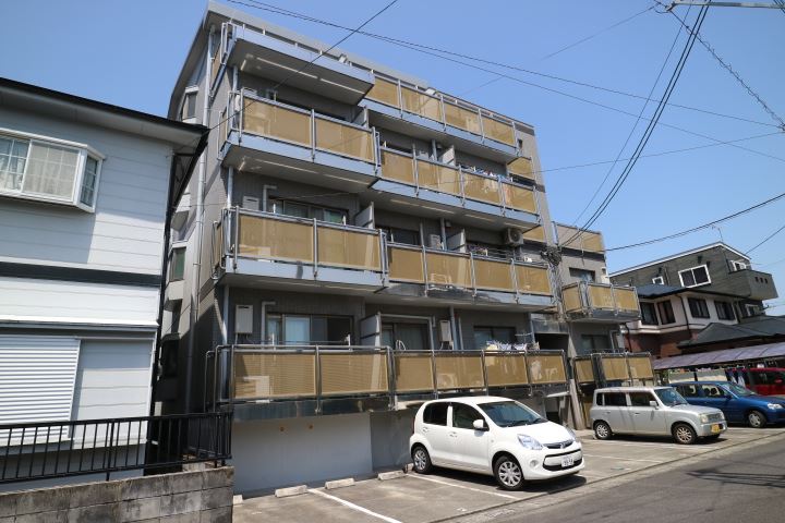 ＳＵＮ　ＧＲＡＮＤＥ大御堂 駐車場