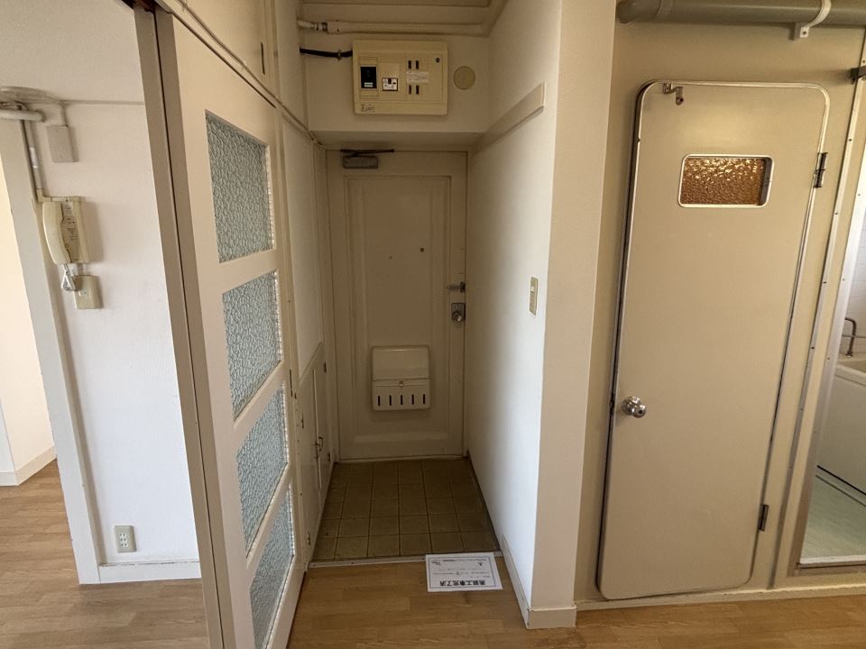 鴨池二丁目団地１号棟 玄関