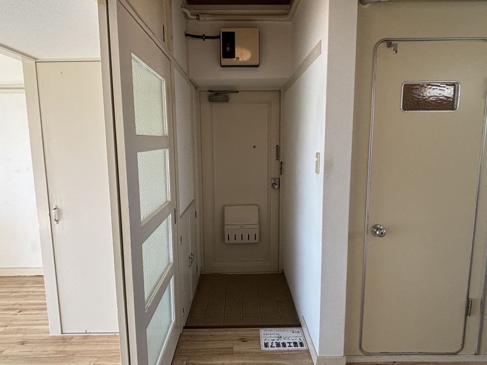 鴨池二丁目団地１号棟 玄関