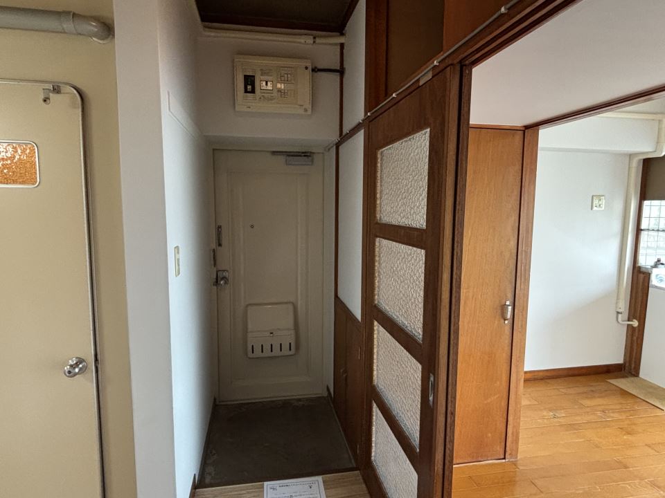 鴨池二丁目団地１号棟 玄関