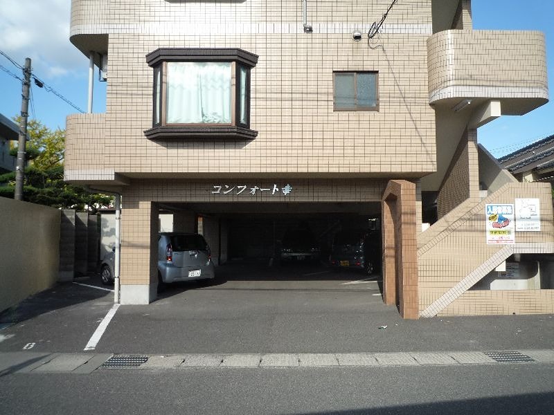 コンフォート幸（ＹＵＫＩ） 駐車場