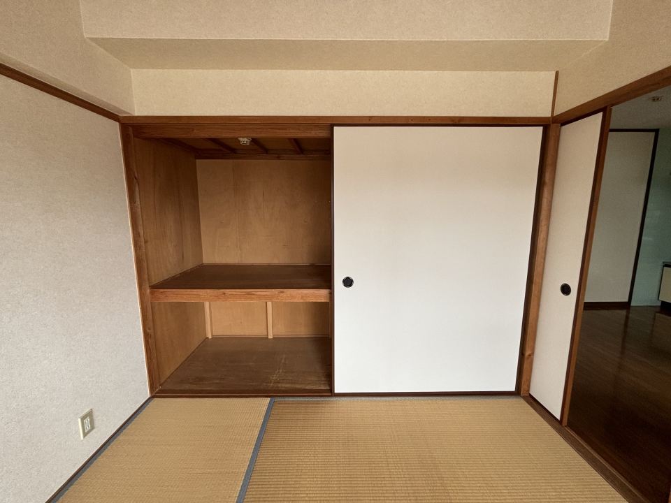 エレガント谷山 収納