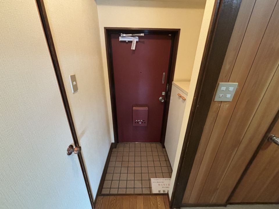 エレガント谷山 玄関