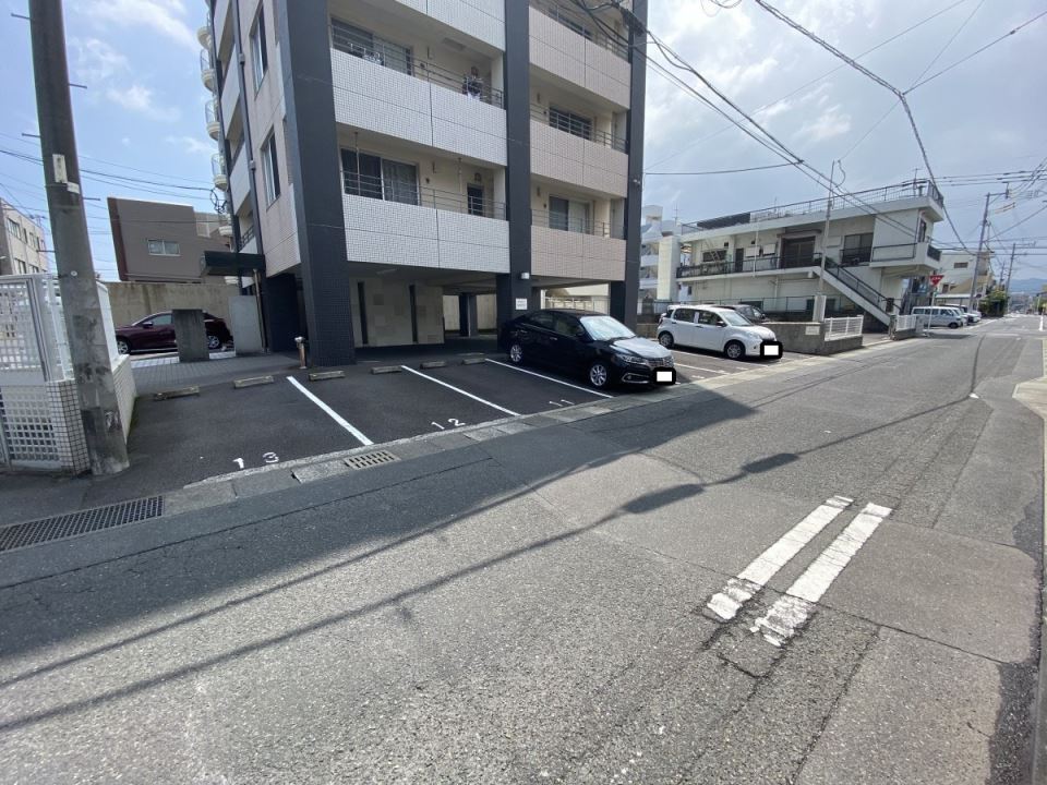 スタジオーネ小松原 駐車場