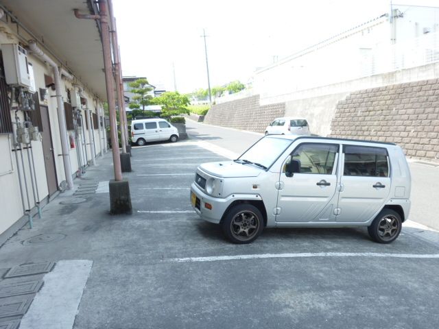 コーポ星ケ峯 駐車場