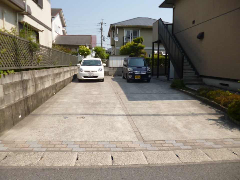 四元ハイツ 駐車場