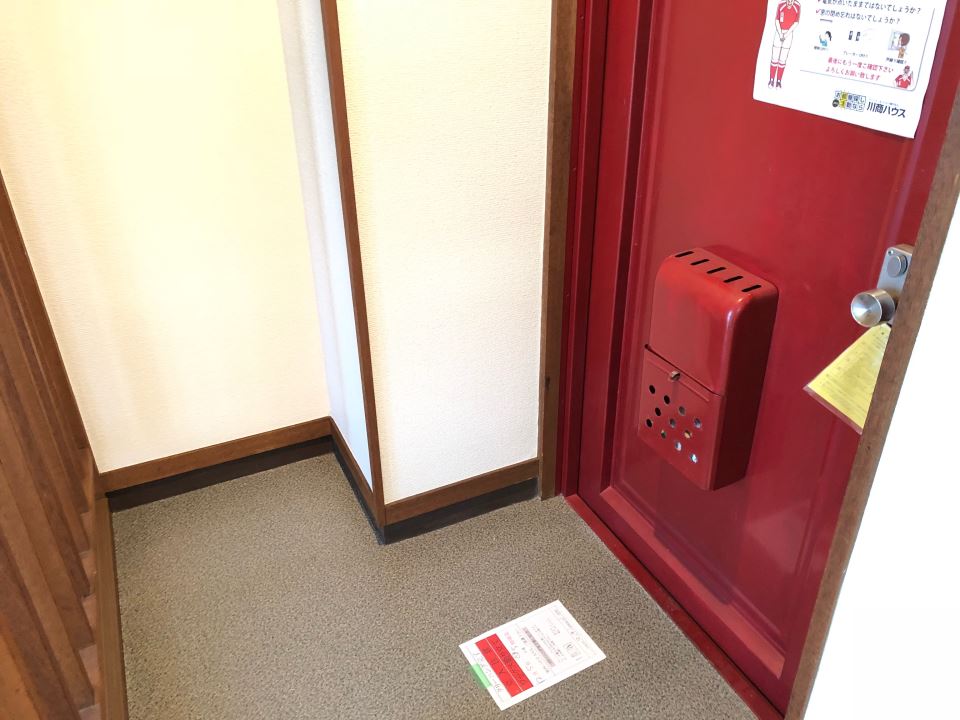 なるみビル 玄関