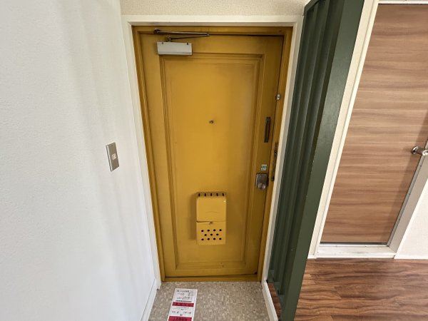 なるみビル 玄関