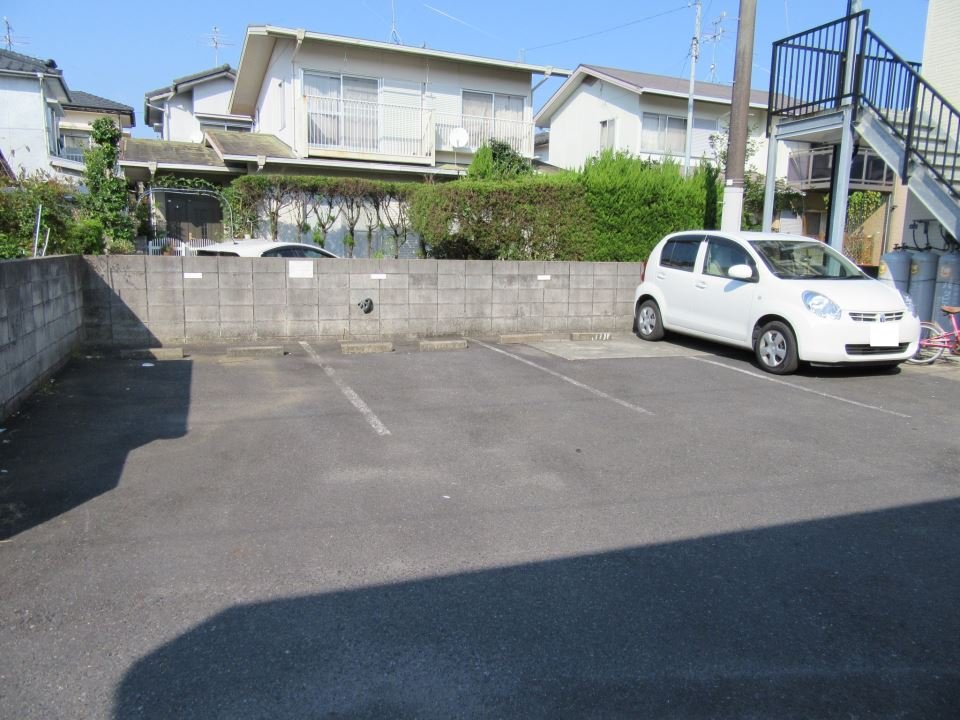 アーバンリサ 駐車場