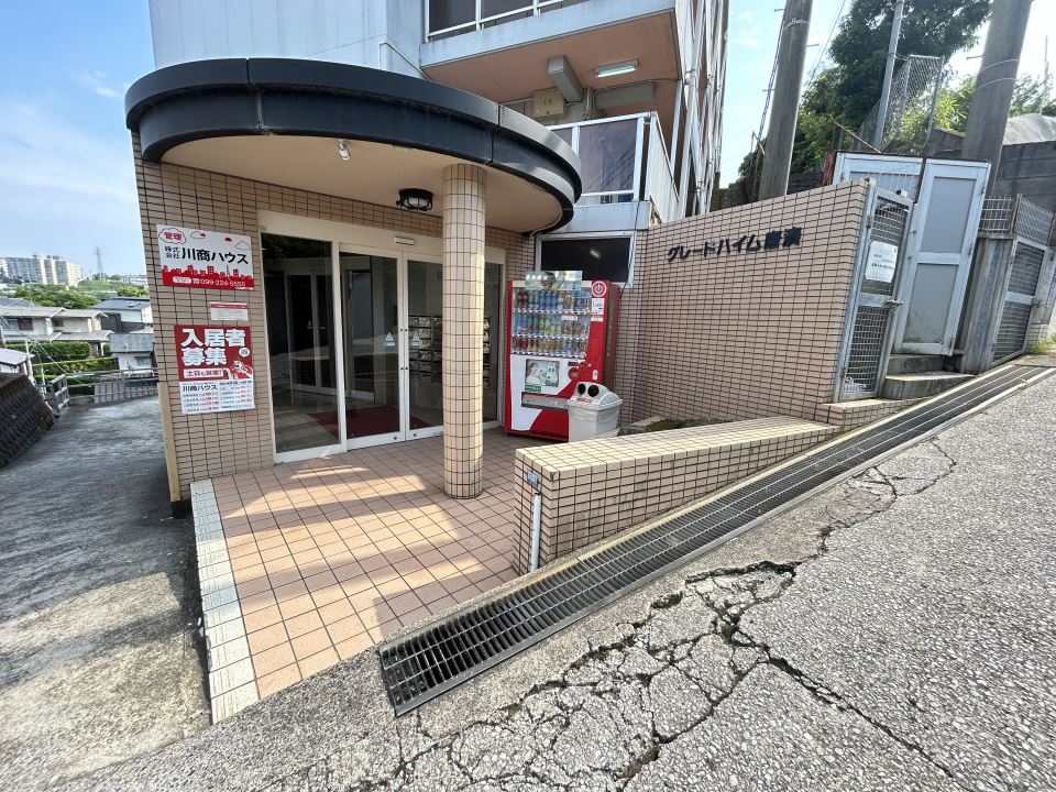 グレードハイム唐湊 エントランス