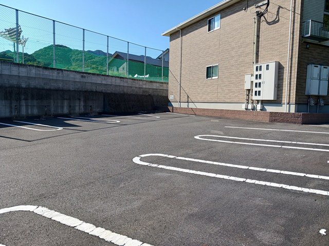 サニープラシードⅡ 駐車場