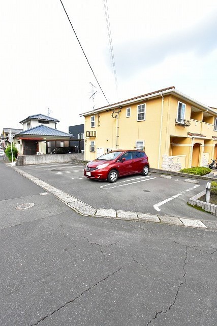 プレイス久保 駐車場
