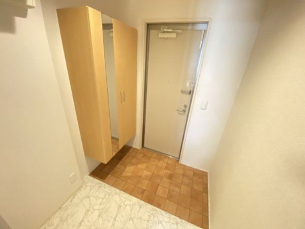 マノワールヤエ 玄関