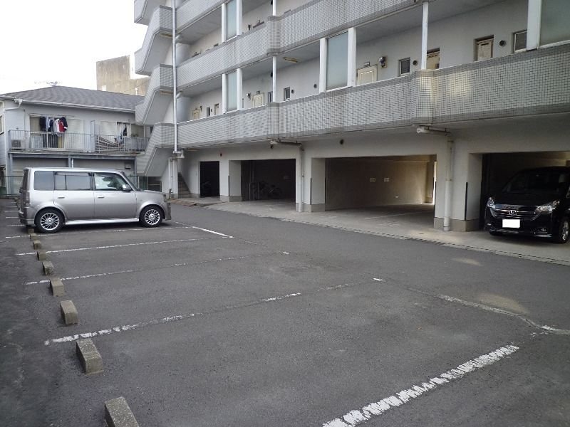 スカイパークマンション 駐車場