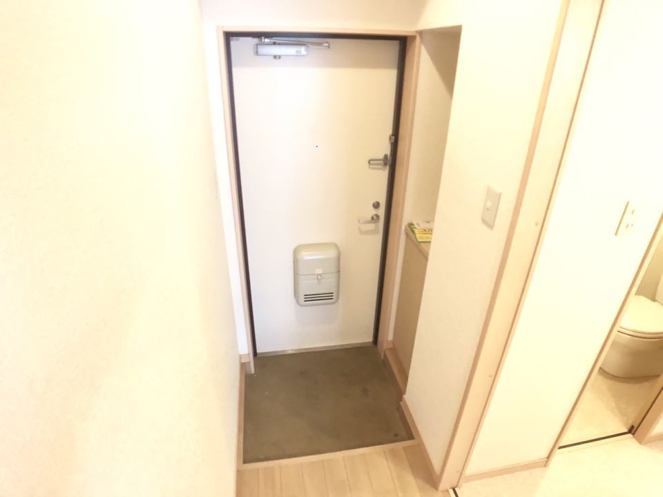 ラ・ウエゾン鴨池 玄関