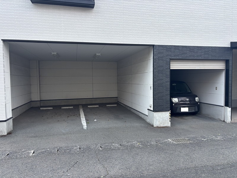 アベニュー中郡 駐車場