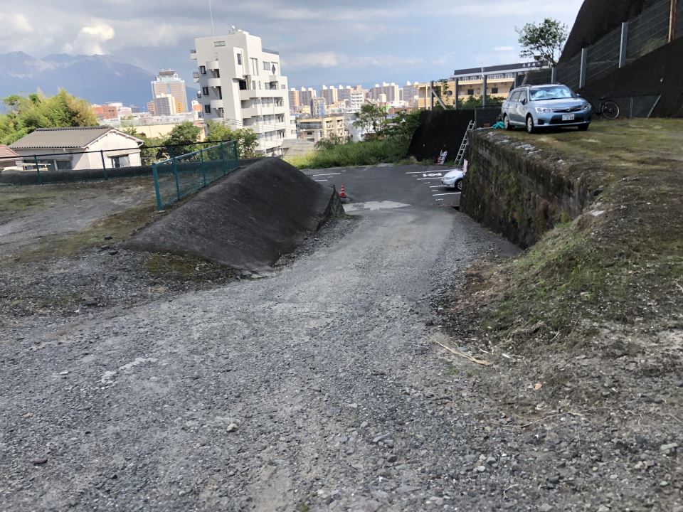 オート・スクウェアー郡元 駐車場
