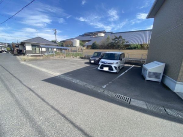 フルール 駐車場