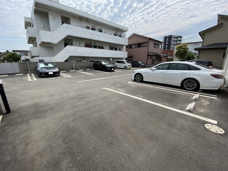 アトリエールＫ 駐車場