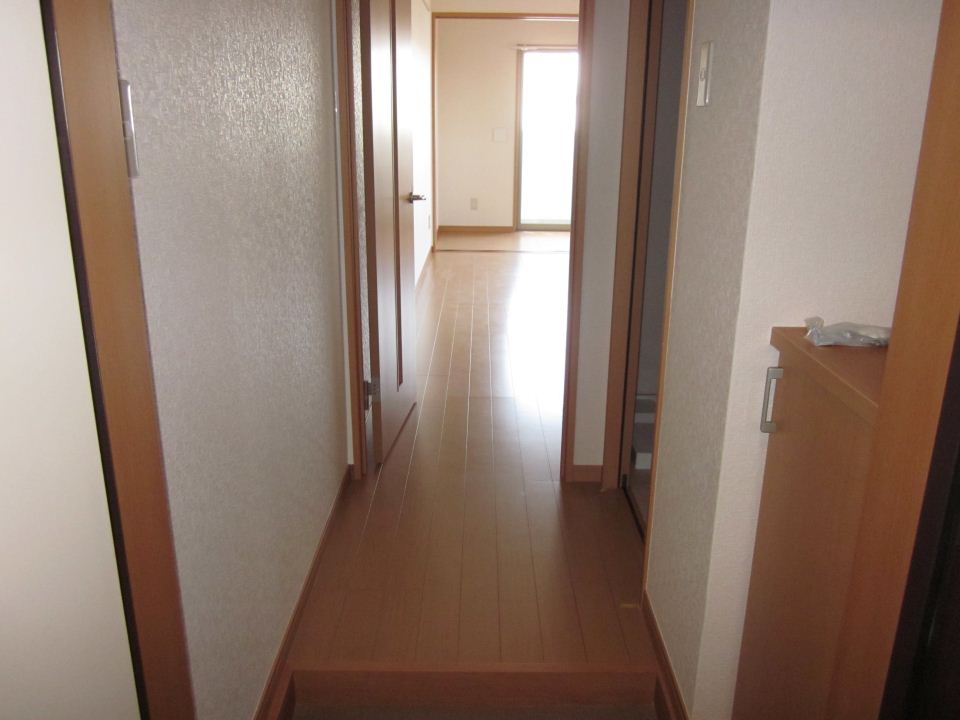 ラ・ウエゾン鴨池 玄関