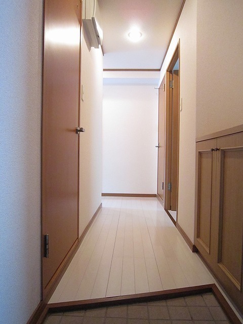 ヒーラック 玄関