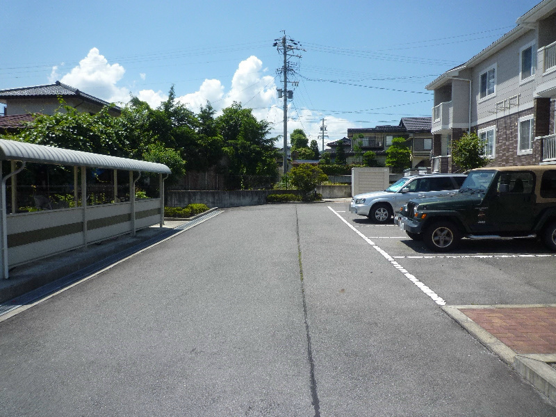 コータ・コートA 駐車場