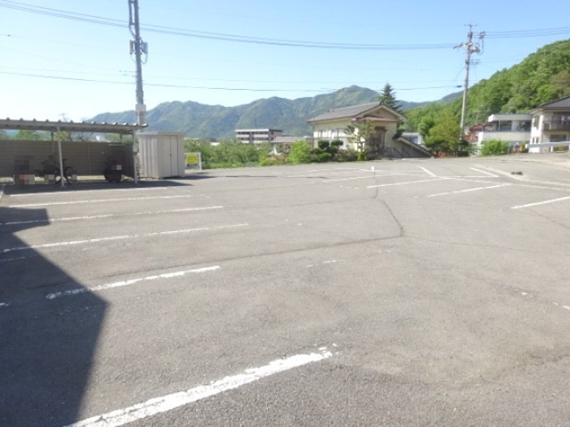 シェソワ常入 駐車場