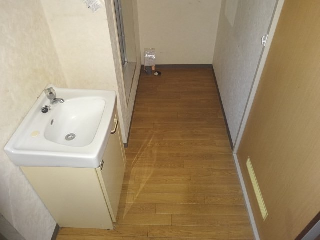 ロイヤルレジデンス六暮 洗面所