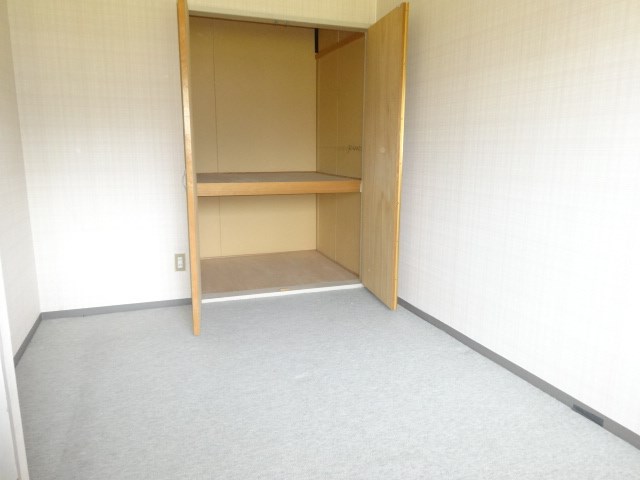 ロイヤルレジデンス六暮 ベッドルーム