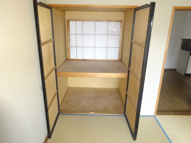 ロイヤルレジデンス六暮 収納