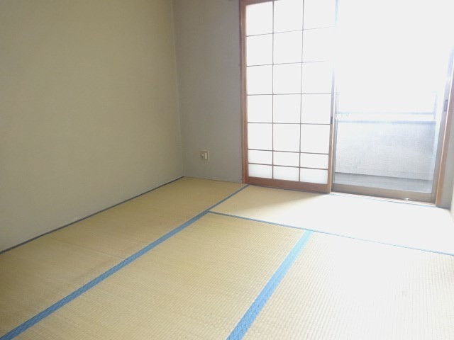 ロイヤルレジデンス六暮 ベッドルーム