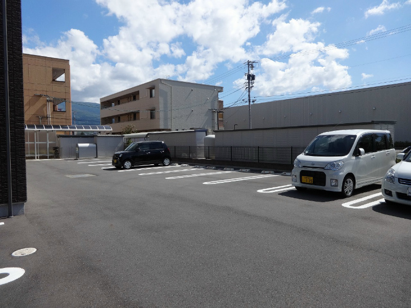 ジー・プレイス　 駐車場