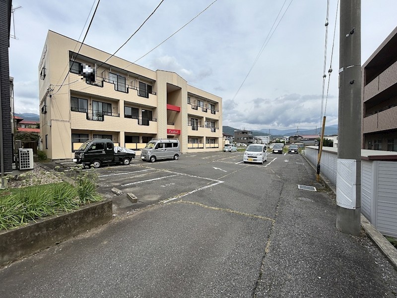 ハイツカージナル 駐車場