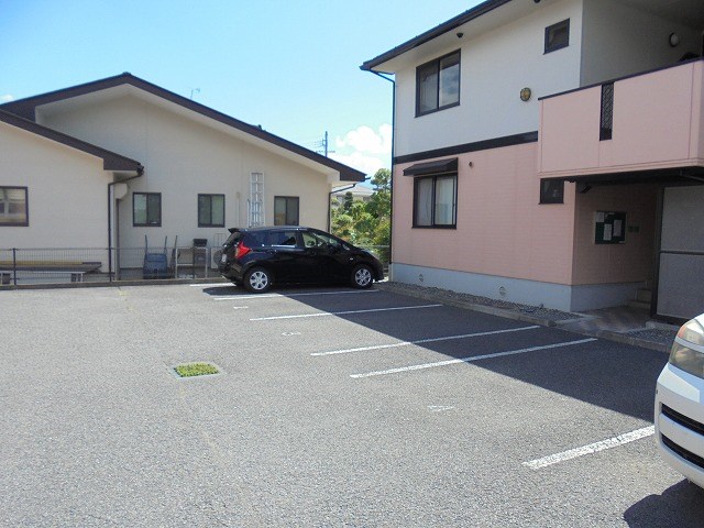セジュール上高田Ａ 駐車場