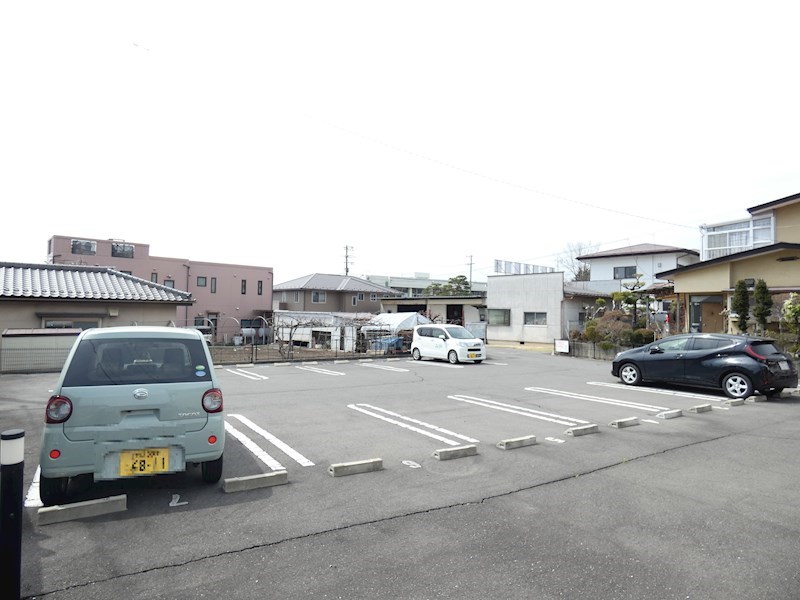 グランドソレイユ 駐車場