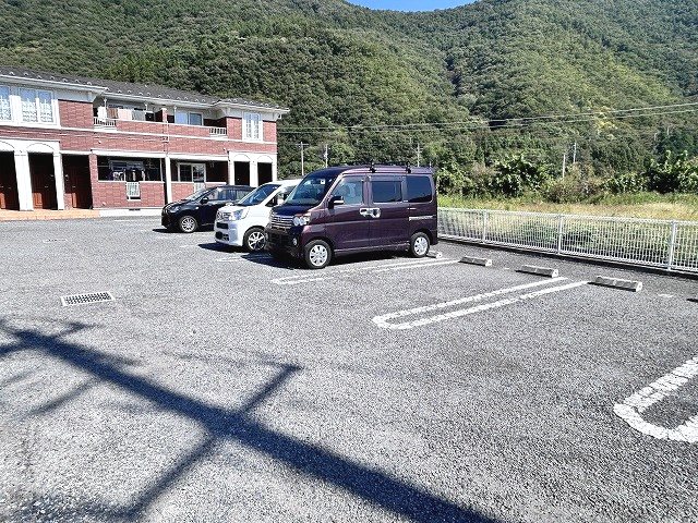 パルメゾン千曲 駐車場