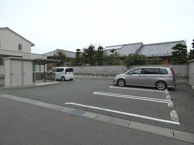サンリット青木島 駐車場